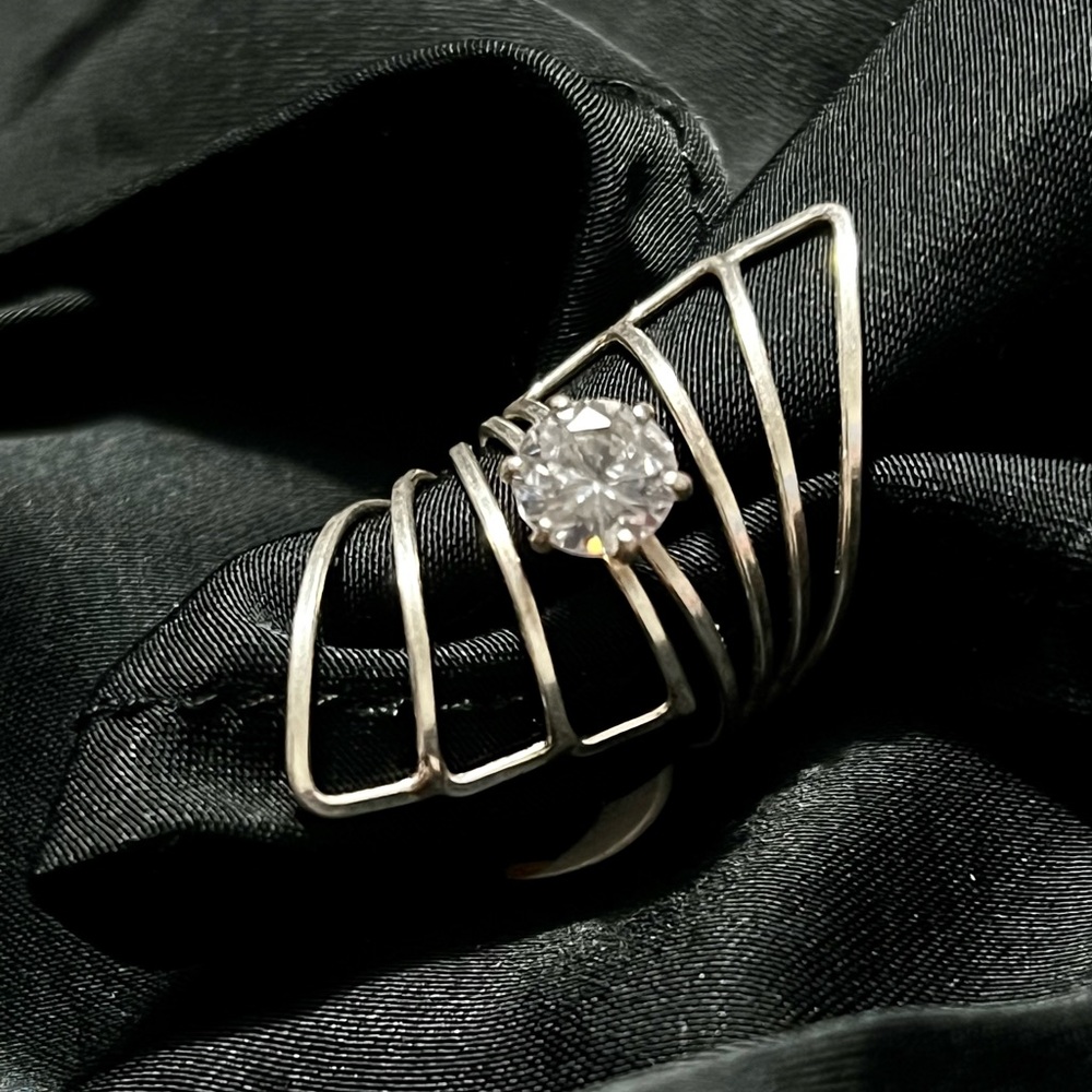 New Elegant Silver 925 Ring with Crystal Accent